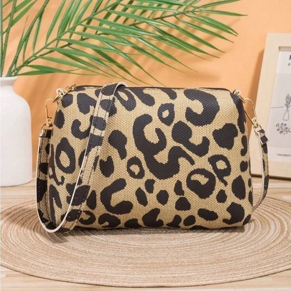 Handbags - ⚠️Clearance Leopard Pattern Shoulder / Crossbody Bag